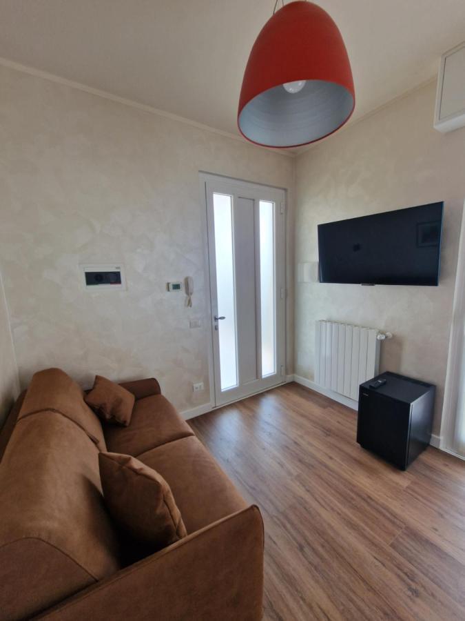 B&B A due passi dal Lago Adro Esterno foto