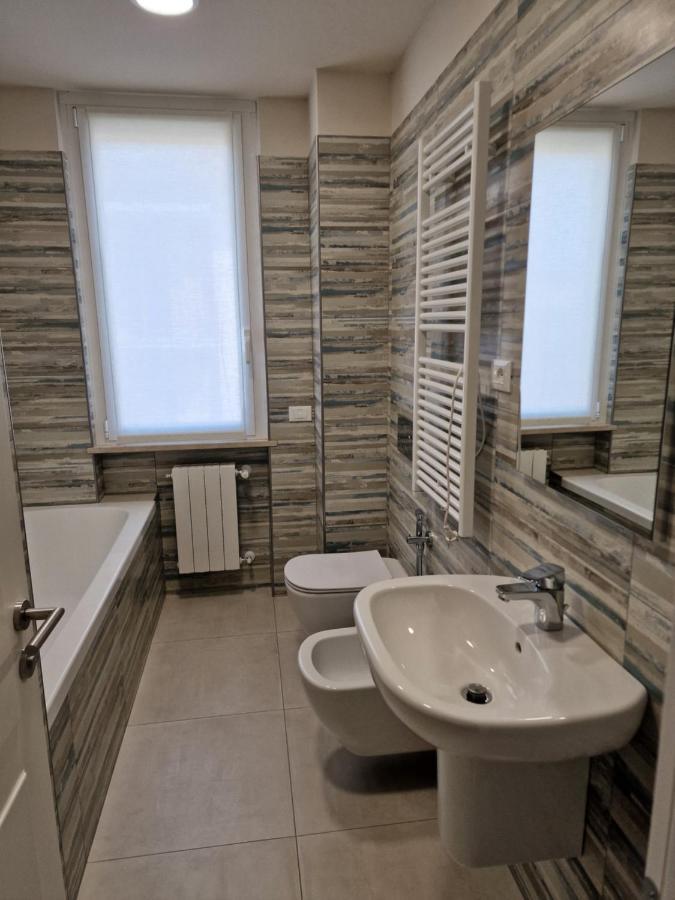 B&B A due passi dal Lago Adro Esterno foto