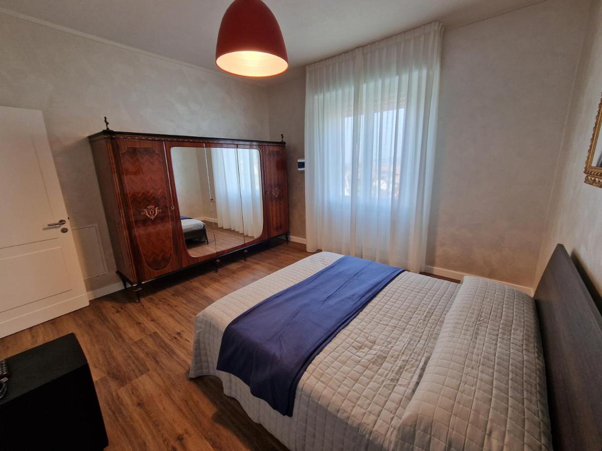 B&B A due passi dal Lago Adro Esterno foto